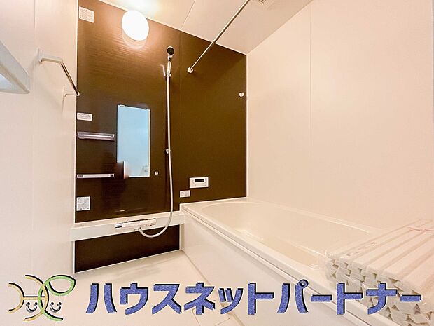 冬場にはヒヤッとしないように暖房機能、梅雨の時期には乾燥等、機能的で清潔感溢れる浴室。快適・清潔な空間で心も体もオフになる時間を楽しむことが可能です。