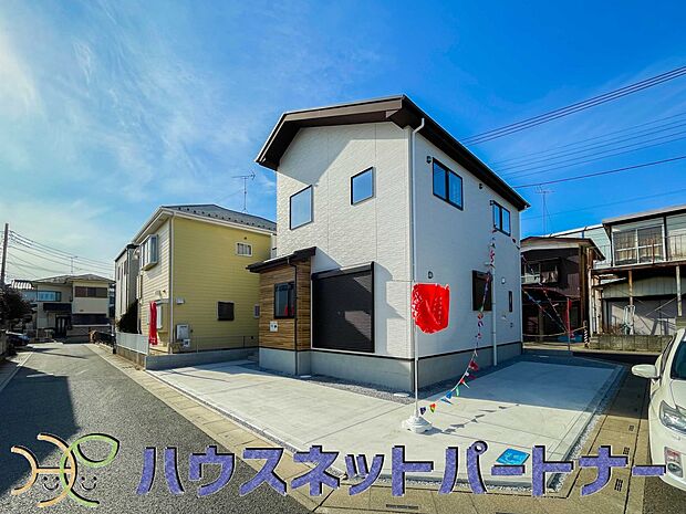 タップリと日差しが降り注ぐ南道路を含む三方角地。解放感も素晴らしい。