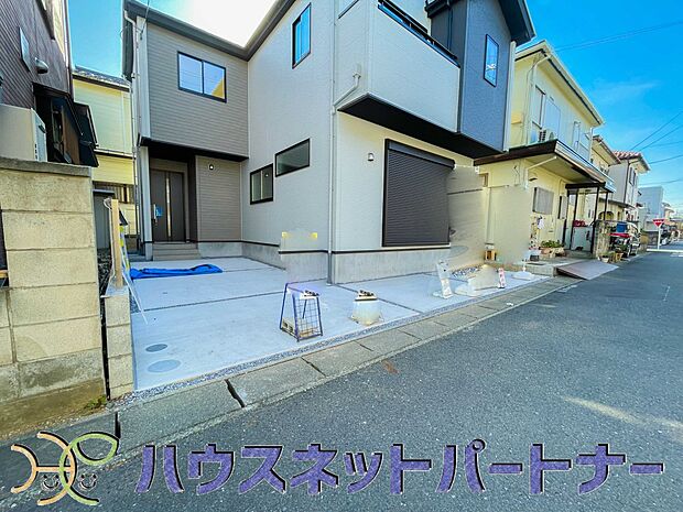 前面道路でお車を駐車するのも楽々。