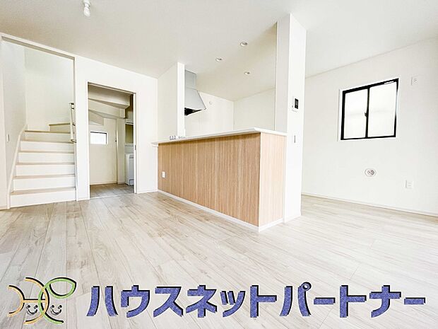 通風・採光に優れ、心地よい光と風が溢れています。 贅沢で豊かな居住性と、プライドを満たすクオリティが見事に調和した住空間。新築ならではの快適なひとときをご体感頂ける筈です。