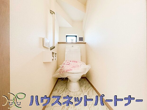 快適な生活を送るための必須アイテムとなった洗浄機能付トイレ。おしり洗浄、ビデ洗浄、暖房便座の3つの機能を標準装備しています。