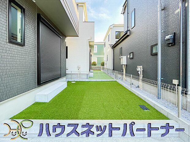 庭スペース。一戸建ての醍醐味は、何といっても庭があること。花や野菜を育てたり、子供と遊んだり、お客様を迎えたり…。大切なペットと過ごす心地良いスペースにもなりますね。