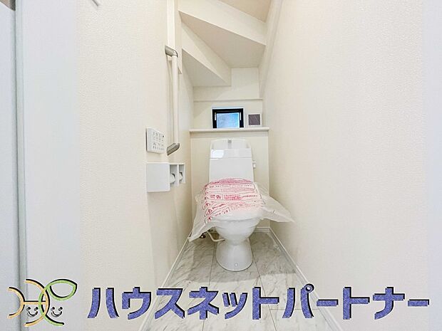 快適な生活を送るための必須アイテムとなった洗浄機能付トイレ。おしり洗浄、ビデ洗浄、暖房便座の3つの機能を標準装備しています