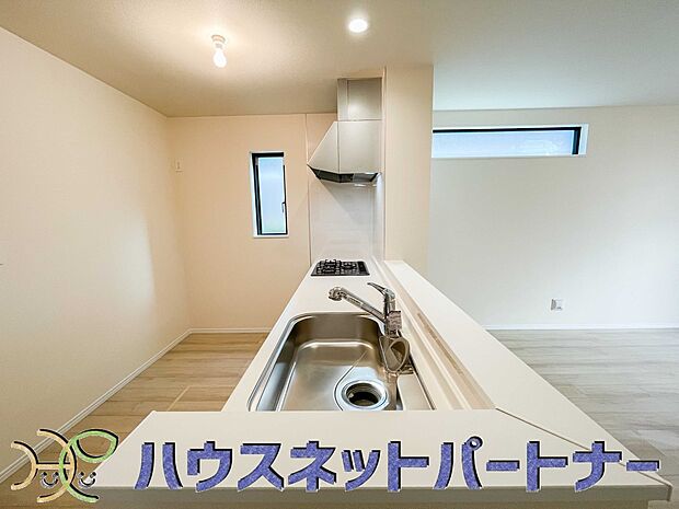 料理を作りながら家族との会話も弾む対面キッチンです。