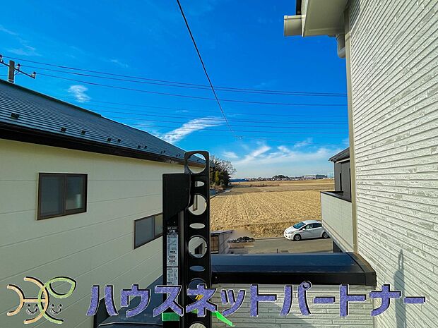 朝の澄んだ空気や、夕方に吹く清々しい風を五感で感じられるバルコニー。住まいの中で屋外にあって、本当の自然を感じられるスペースです。