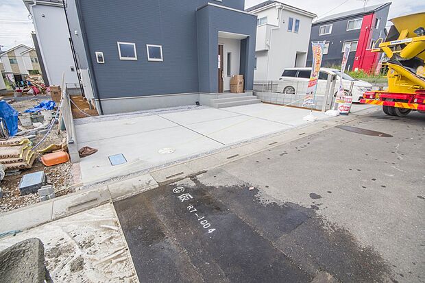 通勤や家族の送迎など、毎日の生活にマイカーが欠かせない方にとって駐車場は大事な条件。敷地内にカースペースがあれば、お出かけやお買い物の際の搬入出もらくらくです。