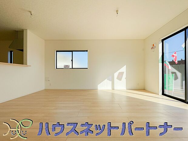 明るく開放的なダイニング。家族とのコミュニケーションが取りやすく、みんなの笑顔が溢れます。