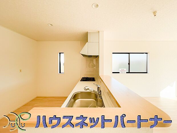 お料理できたらカウンターから手渡しができます。家族で会話をしながらお料理を楽しく。