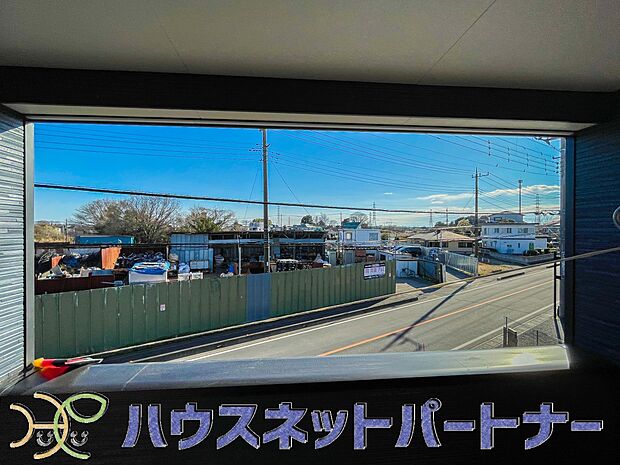 朝の澄んだ空気や、夕方に吹く清々しい風を五感で感じられるバルコニー。住まいの中で唯一屋外にあって、本当の自然を感じられるスペースです。