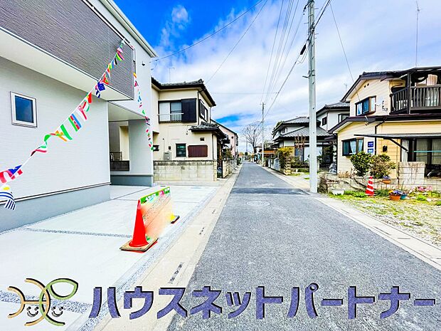 前面道路でお車を駐車するのも楽々。