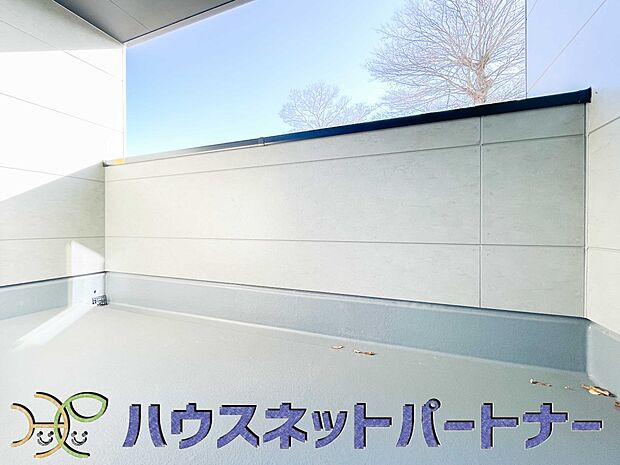 朝の澄んだ空気や、夕方に吹く清々しい風を五感で感じられるバルコニー。住まいの中で唯一屋外にあって、本当の自然を感じられるスペースです。