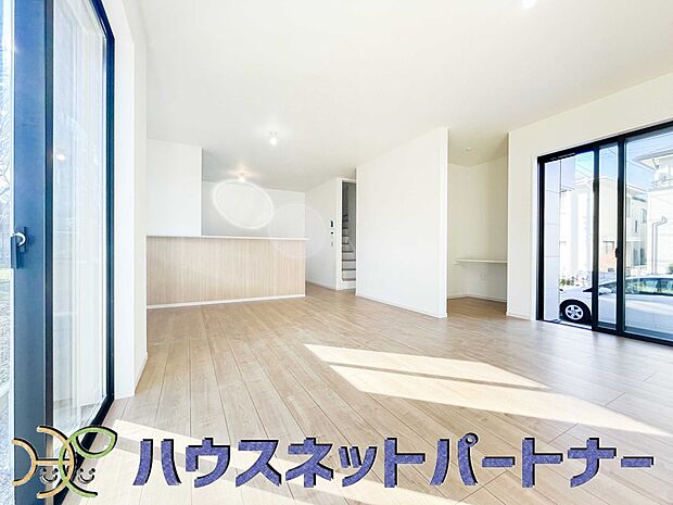 うららかな陽射しがどのお部屋にも降り注ぎますように、快適さを追求した間取設計。得難い立地環境での生活を恵みの豊かな永住の地へと変えてくれます。