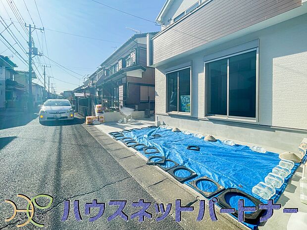 カースペース2台可。敷地内に駐車スペースが2台分確保されています。通勤、お出かけ、ショッピングなど、家族で出かける際の足となる車。状況に応じて使い分けたい、そんな方におすすめです。