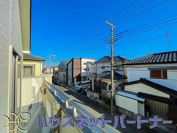 朝の澄んだ空気や、夕方に吹く清々しい風を五感で感じられるバルコニー。住まいの中で唯一屋外にあって、本当の自然を感じられるスペースです。