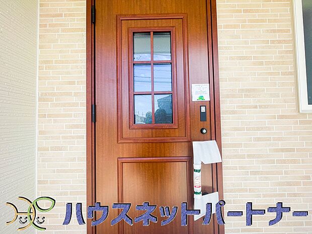 玄関はおうちの顔と言われます。玄関アプローチは、外観デザインの印象を左右します。ご家族の個性を出しながら、素敵な玄関でお客様をお迎えしてください。