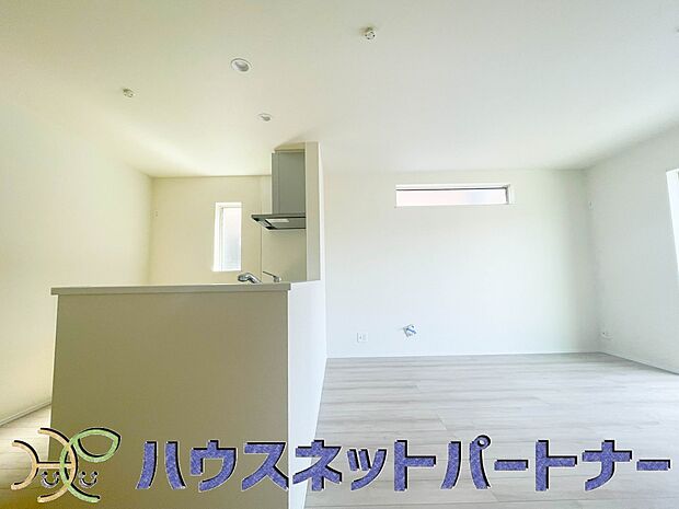 明るく開放的なダイニング。家族とのコミュニケーションが取りやすく、みんなの笑顔が溢れます