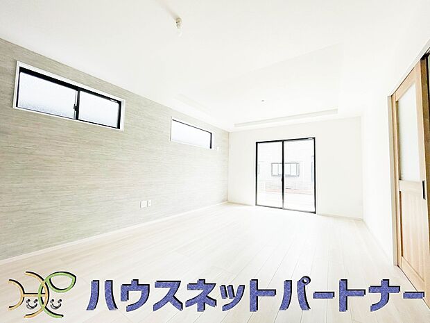 通風・採光に優れ、心地よい光と風が溢れています。 贅沢で豊かな居住性と、プライドを満たすクオリティが見事に調和した住空間。新築ならではの快適なひとときをご体感頂ける筈です。