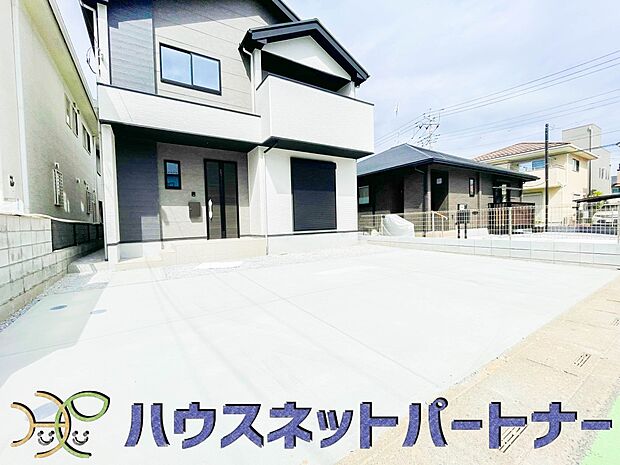 駐車場がある戸建を持つ最大のメリットは、駐車場代金を支払い続ける必要がないことです。賃貸住宅に住んでいる方が、戸建の購入を考えるきっかけに挙げることが多いようです。