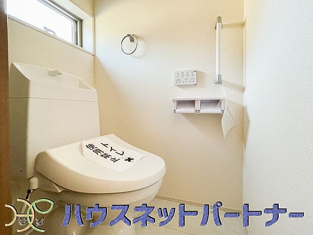 快適な生活を送るための必須アイテムとなった洗浄機能付トイレ。おしり洗浄、ビデ洗浄、暖房便座の3つの機能を標準装備しています