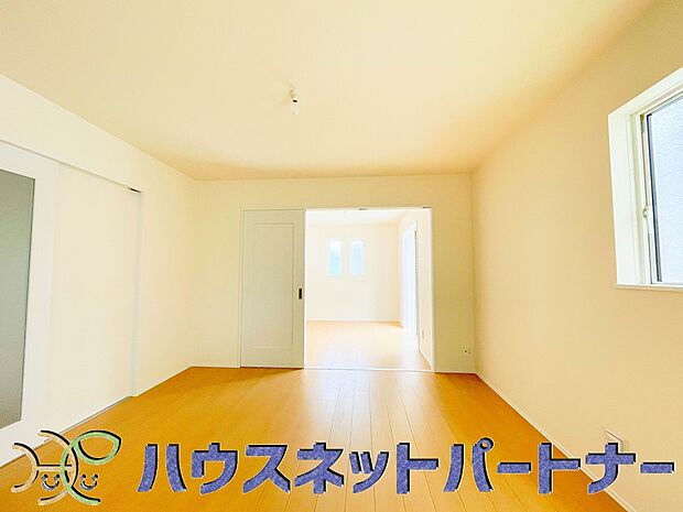 通風・採光に優れ、心地よい光と風が溢れています。 贅沢で豊かな居住性と、プライドを満たすクオリティが見事に調和した住空間。新築ならではの快適なひとときをご体感頂ける筈です。
