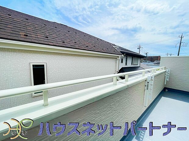 洗濯物を干したり、布団を干したり、ゴミを一時保管したり…
