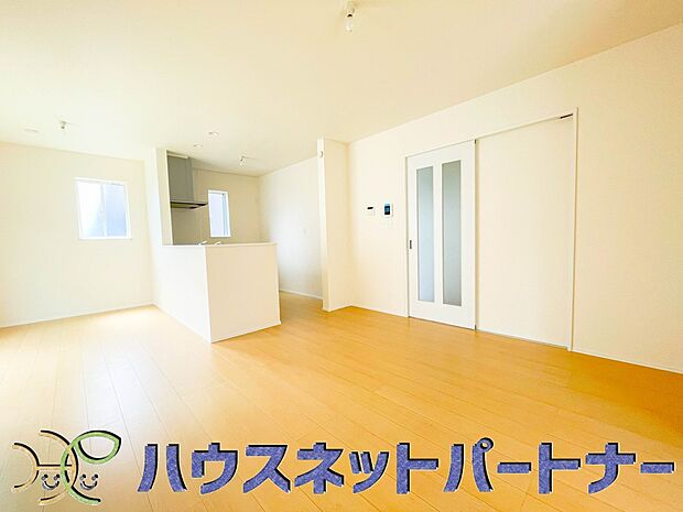 うららかな陽射しがどのお部屋にも降り注ぎますように、快適さを追求した間取設計。得難い立地環境での生活を恵みの豊かな永住の地へと変えてくれます。