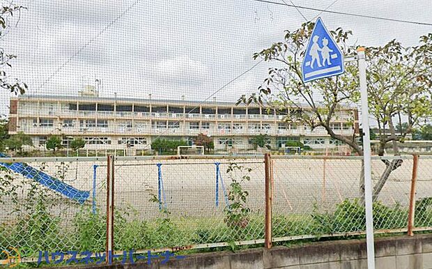 周辺環境-小学校(550m)越谷市立大沢北小学校