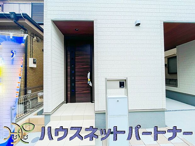 お客様も迎える玄関は高級感のある造りです。