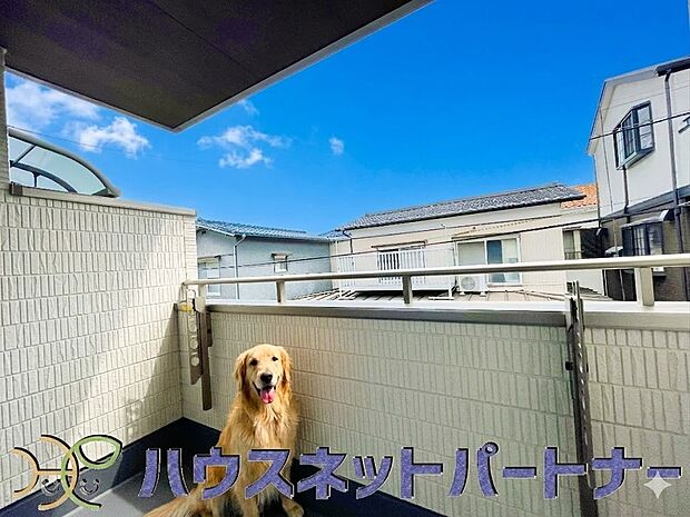 2階バルコニーは屋根付きスペース。※画像はイメージです。