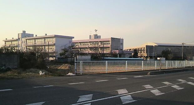 周辺環境-中学校(650m)春日部市立武里中学校