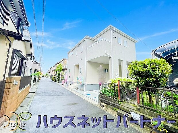 居住者の帰り、訪れる方を優しく迎える・安らぎに満ちた生活空間を予感させる。健やかな暮らしを楽しめそう。