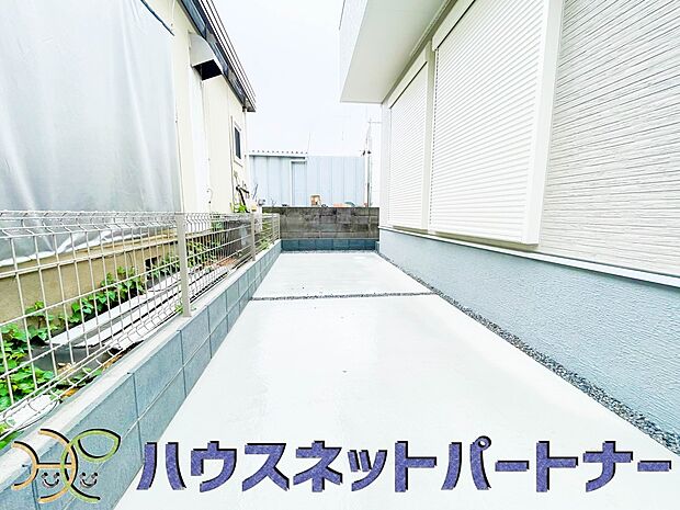 通勤や家族の送迎など、毎日の生活にマイカーが欠かせない方にとって駐車場は大事な条件。敷地内にカースペースがあれば、お出かけやお買い物の際の搬入出もらくらくです。