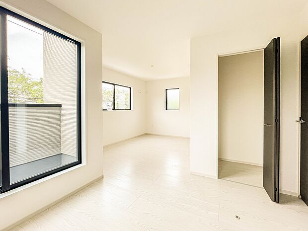 2階の洋室は2部屋に仕切ることが出来ます。未来永住邸にふさわしい設計です。家族が増える喜びをお部屋の仕切りも嬉しい未来ですね。