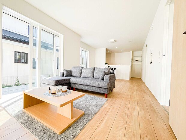 LDKは18帖と広々大広間。お友達をよんでパーティーもできちゃう広さが嬉しいですね。