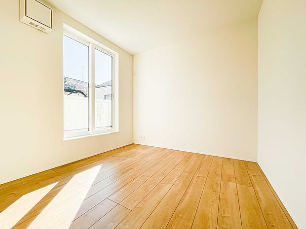 陽光が降り注ぐ明るく開放的な空間が魅力的。