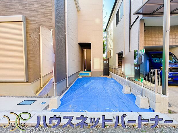 駐車場がある戸建を持つ最大のメリットは、駐車場代金を支払い続ける必要がないことです。賃貸住宅に住んでいる方が、戸建の購入を考えるきっかけに挙げることが多いようです。