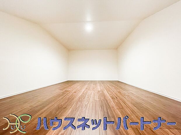 ロフトのあるお部屋です。収納、寝床、使い方は様々です。