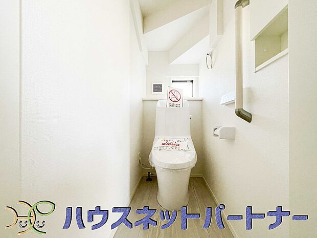 快適な生活を送るための必須アイテムとなった洗浄機能付トイレ。おしり洗浄、ビデ洗浄、暖房便座の3つの機能を標準装備しています。