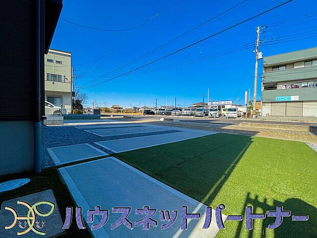 駐車場がある戸建を持つ最大のメリットは、駐車場代金を支払い続ける必要がないことです。賃貸住宅に住んでいる方が、戸建の購入を考えるきっかけに挙げることが多いようです。