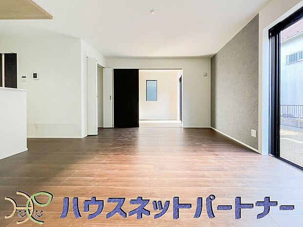 インテリアショップで見掛けた「あの家具」も置ける、ゆったりとした空間。時に広さが上質な寛ぎの時間になる事も。