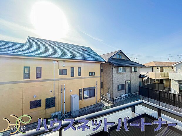 季節感を演出する多彩な樹木と豊かな彩りが重なり、四季折々の変化を楽しめる心地よい場所となることでしょう。時間の経過と共に味わいが出る素敵な空間へ。 