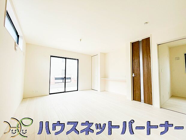 うららかな陽射しがどのお部屋にも降り注ぎますように、快適さを追求した間取設計。得難い立地環境での生活を恵みの豊かな永住の地へと変えてくれます。