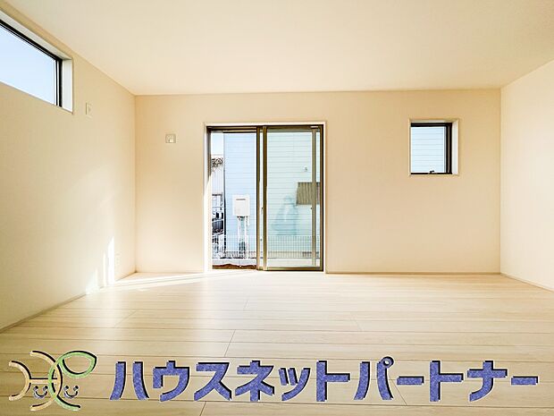 陽だまりのある光彩豊かなリビングは、何よりも快適で心休まる時間を過ごせます。