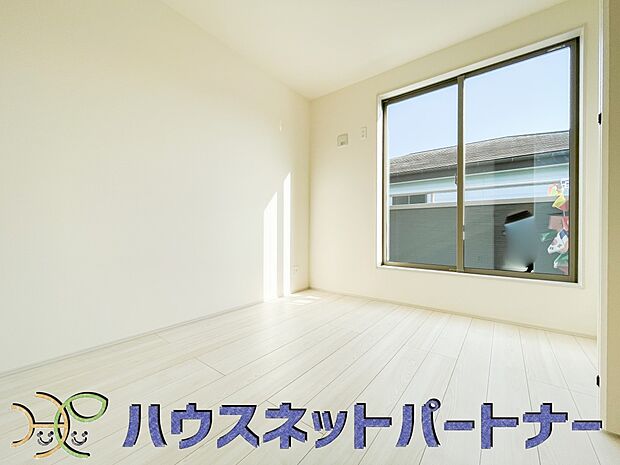 陽射しがぽかぽかと差し込むお部屋は湿気やカビの心配も減るので快適に過ごせます。