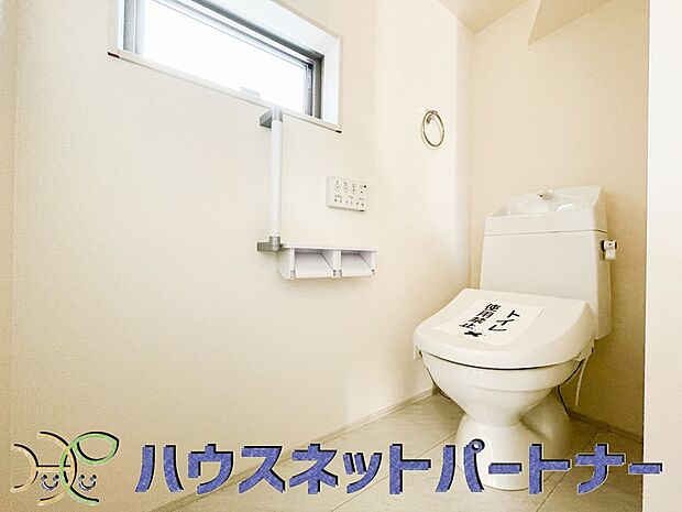 快適な生活を送るための必須アイテムとなった洗浄機能付トイレ。おしり洗浄、ビデ洗浄、暖房便座の3つの機能を標準装備しています。