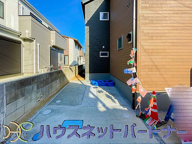 カースペース2台可。もう1台車が必要になった時や来客時にも安心。駐車場に2台以上の車が停められる一戸建ては、車好きのあなたにおすすめ。