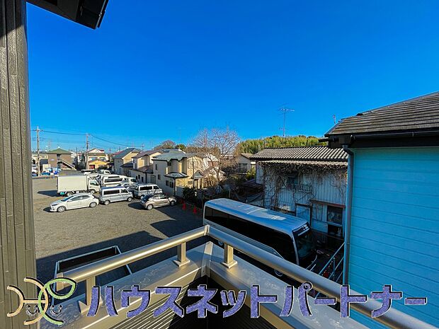 周辺は高い建物が無く、解放感が感じられます。