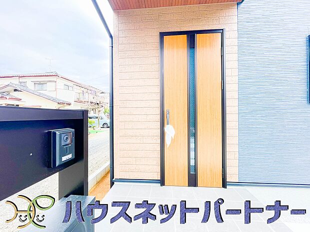 お客様も迎える玄関は高級感のある造りです。