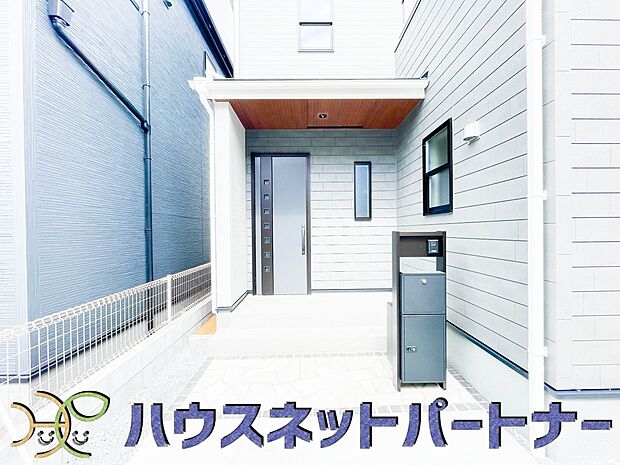 玄関はおうちの顔と言われます。玄関アプローチは、外観デザインの印象を左右します。ご家族の個性を出しながら、素敵な玄関でお客様をお迎えしてください。