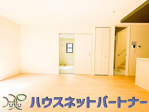 明るく開放的なダイニング。家族とのコミュニケーションが取りやすく、みんなの笑顔が溢れます。